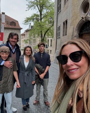 Carola Julio Instagram - Un poco de Ginebra y Zürich con la familia y luego con mi 🤴partimos a ver a la familia alemana…. Aquí vamos!