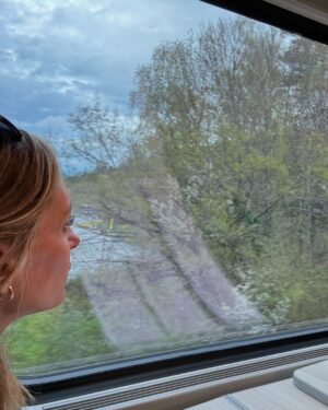 Carola Julio Instagram - Un poco de Ginebra y Zürich con la familia y luego con mi 🤴partimos a ver a la familia alemana…. Aquí vamos!