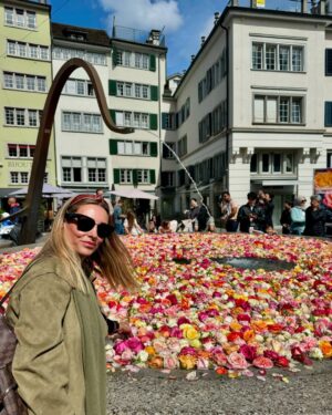 Carola Julio Instagram - Un poco de Ginebra y Zürich con la familia y luego con mi 🤴partimos a ver a la familia alemana…. Aquí vamos!