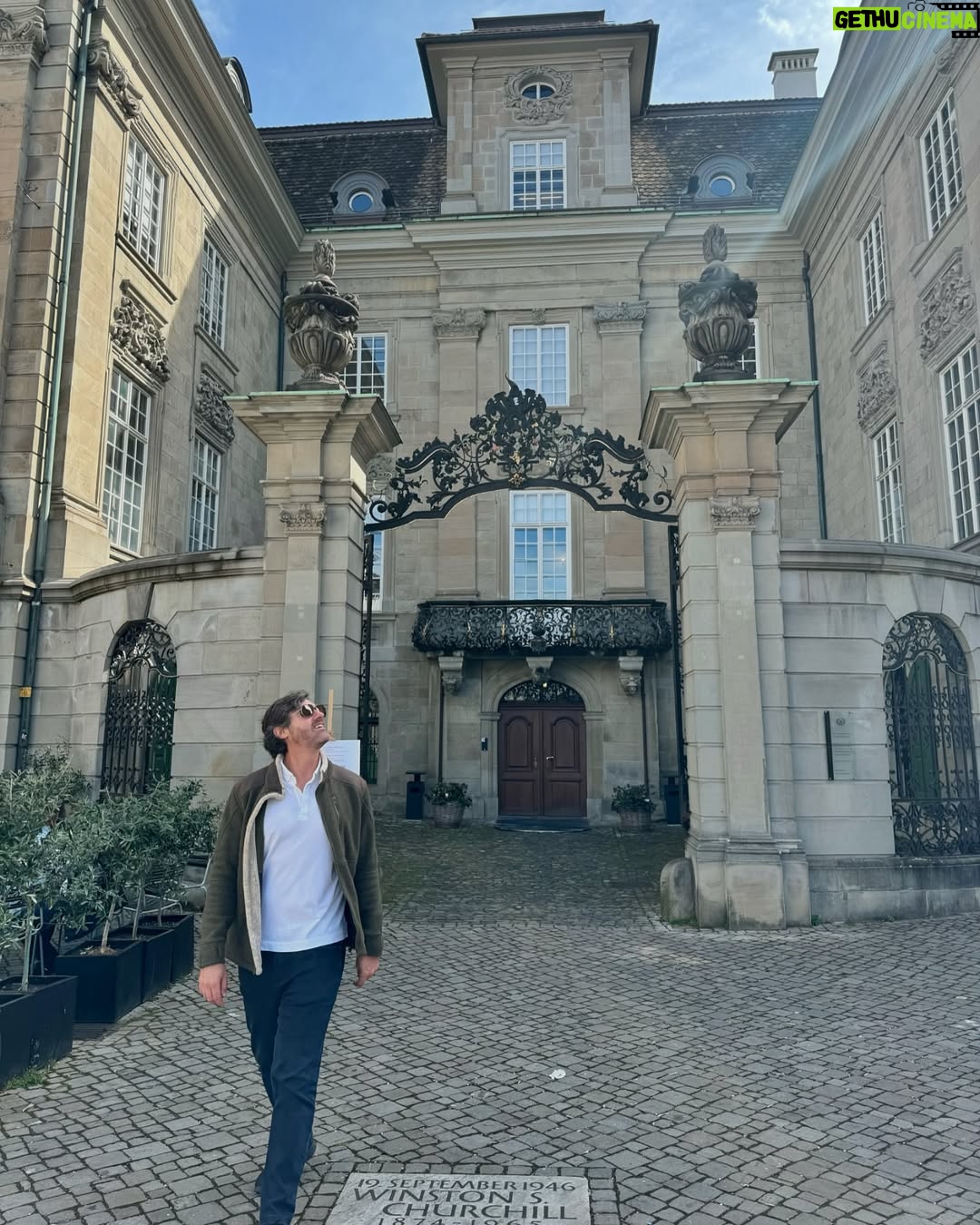 Carola Julio - 3.2K Likes - Un poco de Ginebra y Zürich con la familia y luego con mi 🤴partimos a ver a la familia alemana…. Aquí vamos!