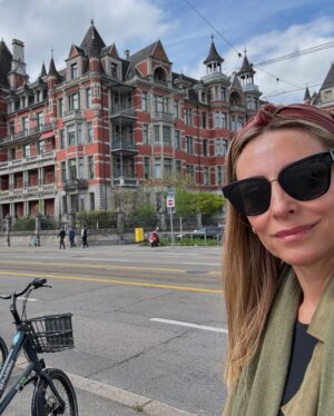 Carola Julio Instagram - Un poco de Ginebra y Zürich con la familia y luego con mi 🤴partimos a ver a la familia alemana…. Aquí vamos!