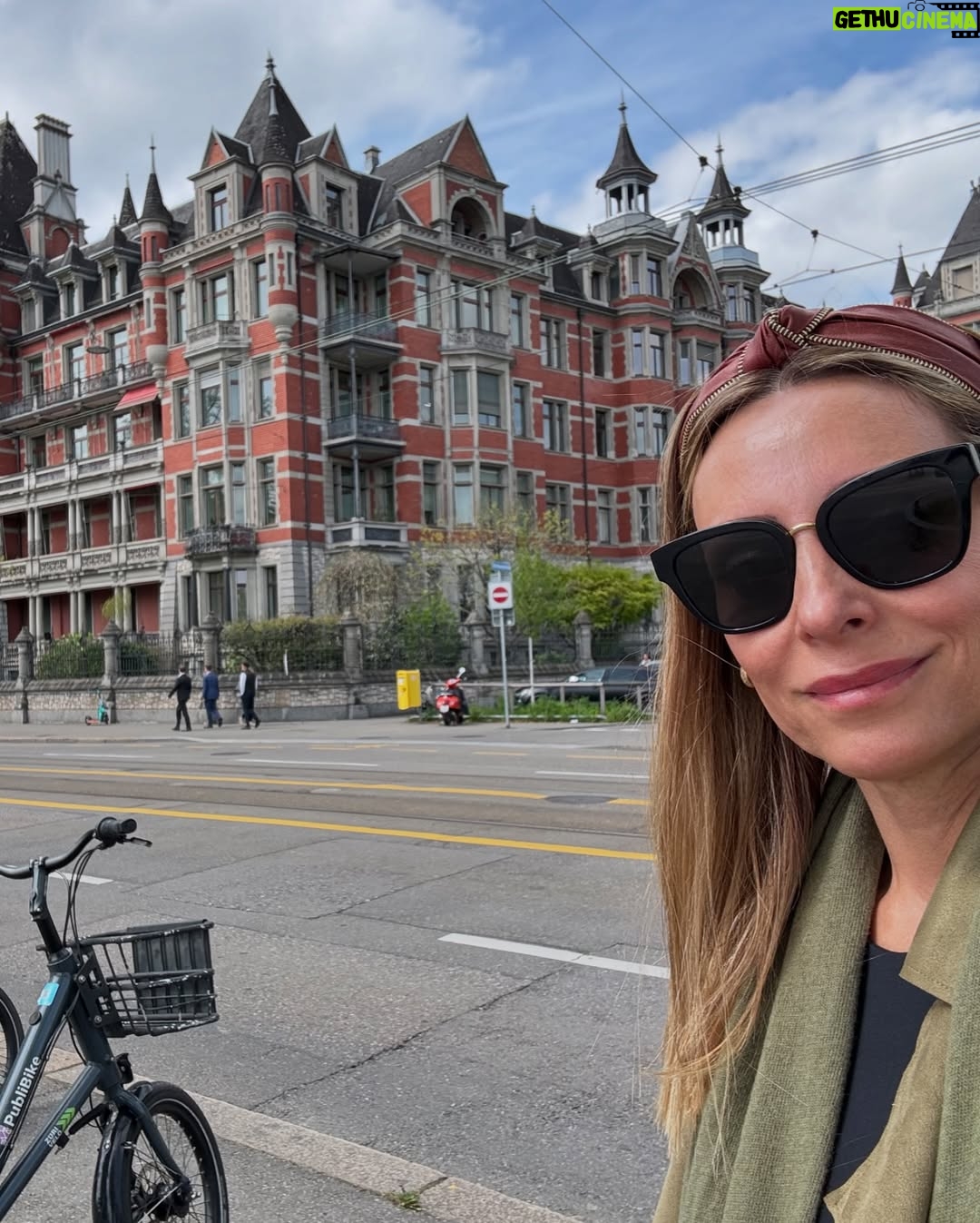 Carola Julio - 3.2K Likes - Un poco de Ginebra y Zürich con la familia y luego con mi 🤴partimos a ver a la familia alemana…. Aquí vamos!