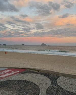 Carolina Dieckmann Instagram - ontem teve gravação na praia
e vi tantas fotos lindas na internet,
q resolvi misturar com as minhas 
e fazer um dump aqui...

e vc...
tá vendo #valetudo né?
🫶🏼🔥🔥🔥🔥🔥🫶🏼
