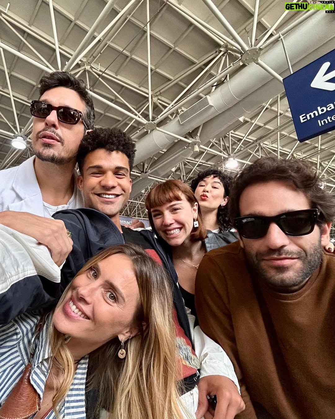 Carolina Dieckmann - 3 Likes - dumpzinho de bastidores
com meus vale tuders!
quem tá animado pro
capítulo de hoje? 🤍