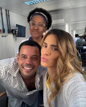 Carolina Dieckmann Instagram - dumpzinho de bastidores
com meus vale tuders!
quem tá animado pro
capítulo de hoje? 🤍