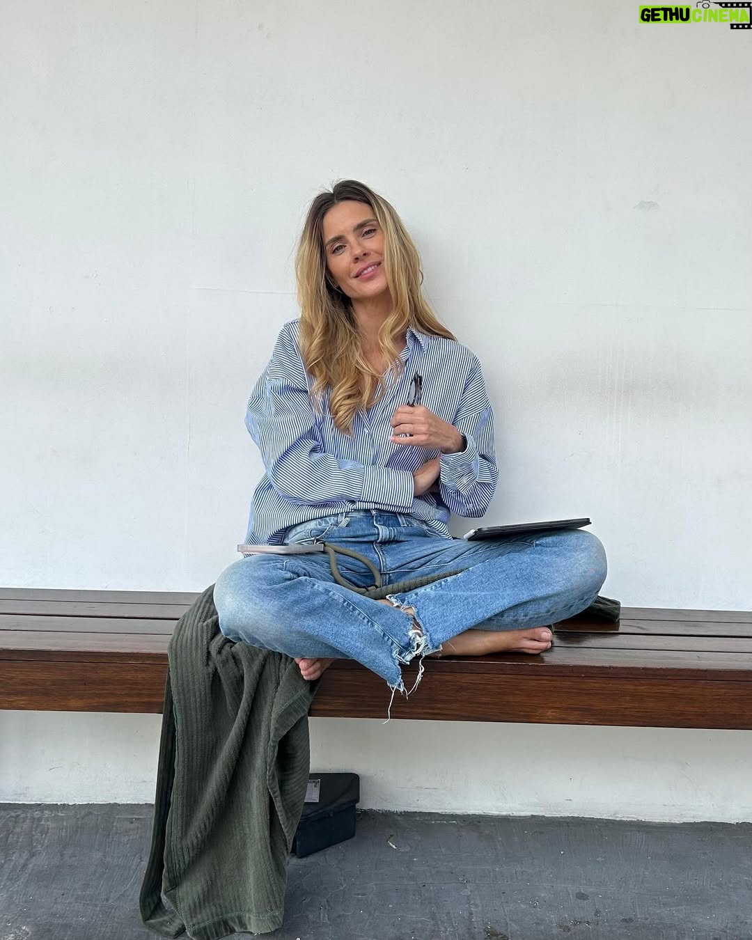 Carolina Dieckmann - 3 Likes - dumpzinho de bastidores
com meus vale tuders!
quem tá animado pro
capítulo de hoje? 🤍