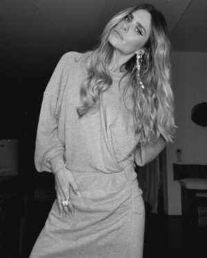 Carolina Dieckmann Instagram - lookinho de ontem
•
•
•
vestido @isabelmarant 
beauty @fred_uillian