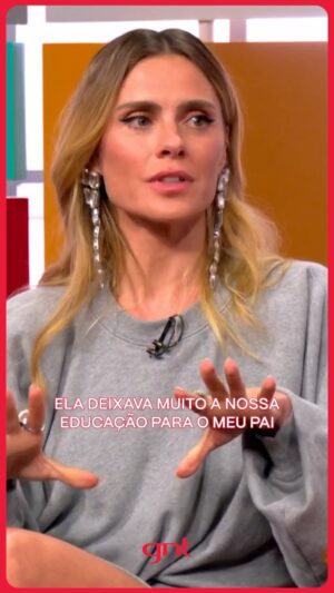 Carolina Dieckmann Instagram - Mãe pacificadora! @loracarola conta no #PapoDeSegundaNoGNT sobre como passou a entender o jeito de sua mãe e hoje replica muito do que absorveu dela 🥺 Quem se identifica?

O Papo tá de volta e esse ano celebra 10 ANOS! Toda segunda às 22h30 e a qualquer hora no @globoplay ✨