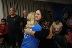 Carolina Papaleo Instagram - VILLA LUGANO TIENE PERONISMO EN SERIO 

Más de 300 compañeros nos reunimos en un acto de @justa.libreysoberana en la Seccional Lugano de la @uomcapital con Antonio Caló y @carolinapapaleo.

POR UNA CIUDAD JUSTA Y PRODUCTIVA ✌🇦🇷