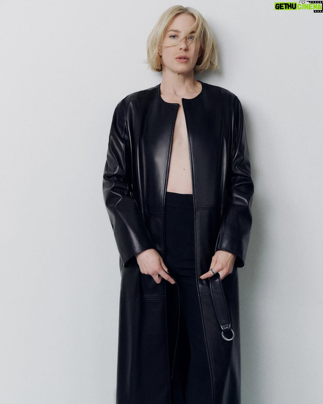 Carrie Coon - 18.3K Likes - Still thinking about last night?
Carrie Coon x Harper’s Bazaar
wearing @partow_official and @sethicouture
@carriecoon
@harpersbazaarus
@sumustecaplioglu
@alicialombardini
@peterbutlerhair
@rebeccarestrepo
#whitelotus #laurie #carriecoon