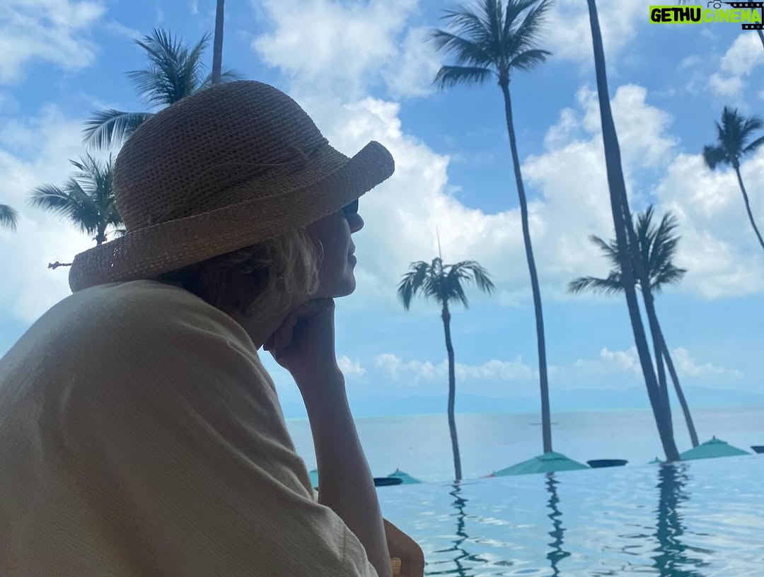 Carrie Coon - 211.7K Likes - “Today is gone. Today was fun. Tomorrow is another one.”
Thanks Mike, and @streamonmax , our fearless crew from Thailand and the world over, and the wild bunch, of course, especially The Ladies @michellemonaghan and @mslesliebibb. What a trip.