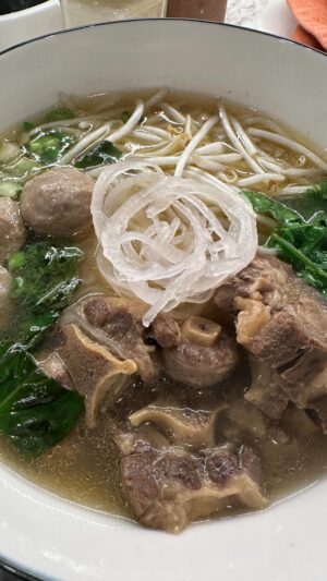 Cassie Yeung Instagram - oxtail pho 🫶🏻