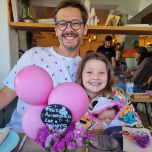 Catarina Siqueira Instagram - O dia 3 é deles. Dois macaquinhos felizes. 9 e 41. Parabéns princesa mais amorosa e boazinha da vida! Parabéns super paizão! 🤍