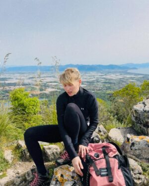 Caterina Shulha Instagram - Qualcuno oggi ha detto che la montagna è come la vita
Buona Pasqua piena d’amore a tutti voi ❤️