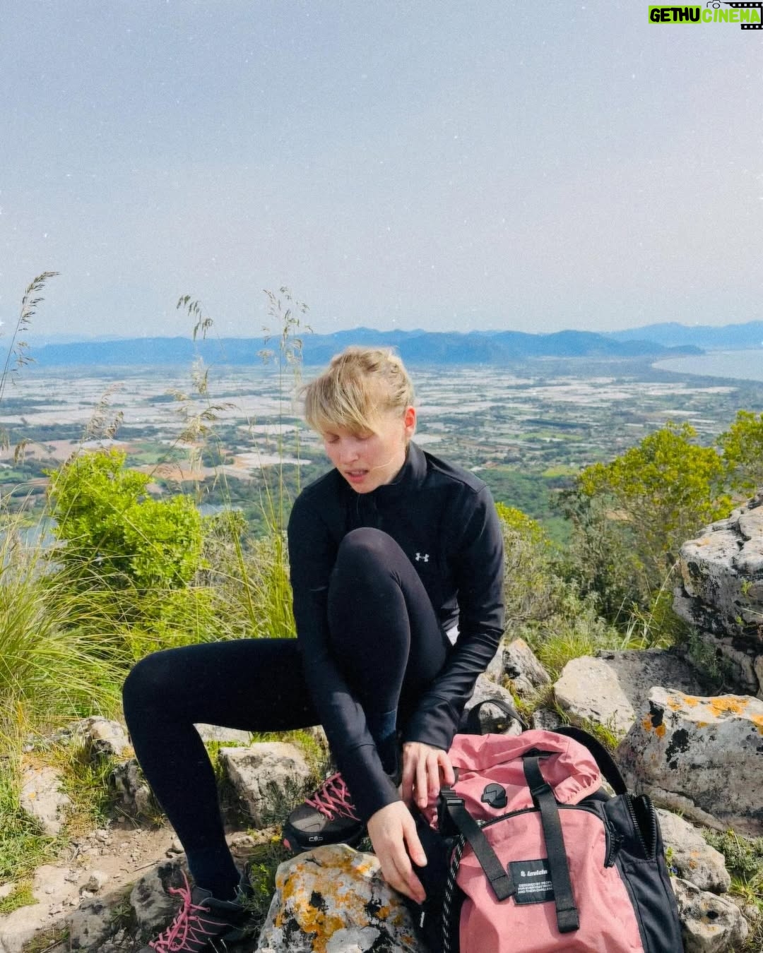 Caterina Shulha - 0.9K Likes - Qualcuno oggi ha detto che la montagna è come la vita
Buona Pasqua piena d’amore a tutti voi ❤️