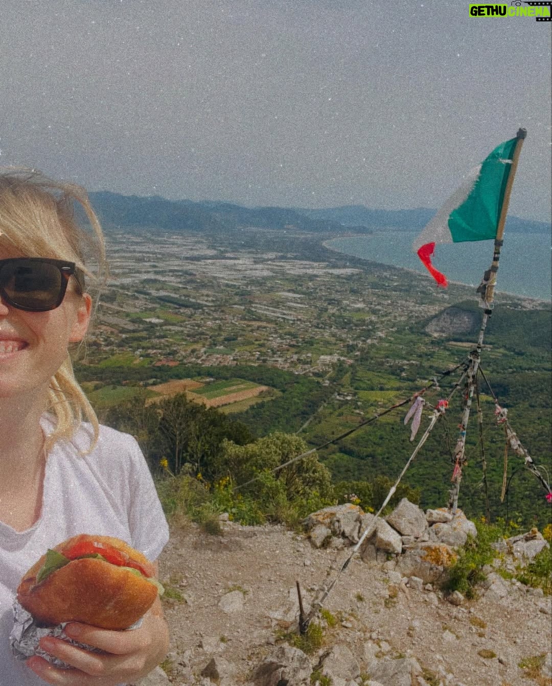 Caterina Shulha - 0.9K Likes - Qualcuno oggi ha detto che la montagna è come la vita
Buona Pasqua piena d’amore a tutti voi ❤️