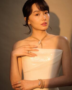 Cecilia Choi Instagram - 榮幸成為香港電影一份子🌹
今晚與大家一起共襄盛舉 ✨

@bvlgari #BVLGARI #BVLGARIHK #HongKongFilmAwards #StarsInBVLGARI