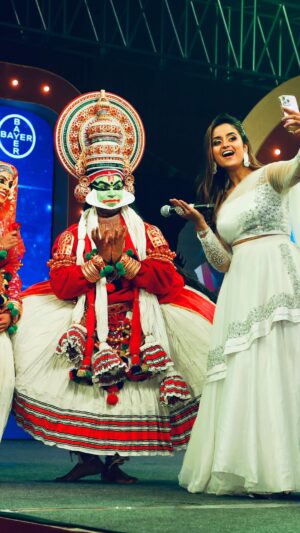 Chaitra Vasudevan Instagram - I dont post about most of my shows .. but alot of u ask me what i do at Corporate shows.. here is a glimpse of my work for @bayeragro .. i got this outfit stitched by @studio88byveenagowda 
.
.
#meta #6 #dec