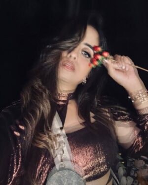 Chaitra Vasudevan Instagram - My Recent Event for Evoke Technologies CEO Ramesh Madala sir at Hyderabad beautiful outfit by @ss_dreamy_rentals_banglore
.
.
#hyderabad_diaries #photodump! visited@sabyasachiofficial Hyderabad @tabularasa_alfrescobar #charminarhyderabad