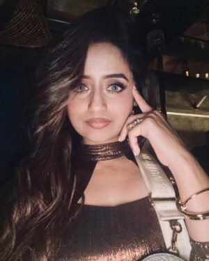 Chaitra Vasudevan Instagram - My Recent Event for Evoke Technologies CEO Ramesh Madala sir at Hyderabad beautiful outfit by @ss_dreamy_rentals_banglore
.
.
#hyderabad_diaries #photodump! visited@sabyasachiofficial Hyderabad @tabularasa_alfrescobar #charminarhyderabad