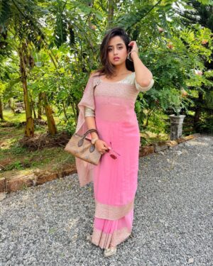 Chaitra Vasudevan Instagram - Came to meet cute Tridevi in Coorg 😍
