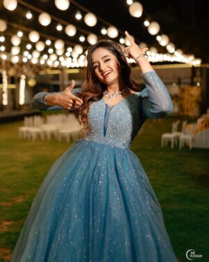 Chaitra Vasudevan Instagram - Feeling beautiful before hitting the stage
.
.
Makeup @akshathaprasadmakeupartist 
Outfit @chandangowda_official 
Beautiful photos @onehorizonproductions