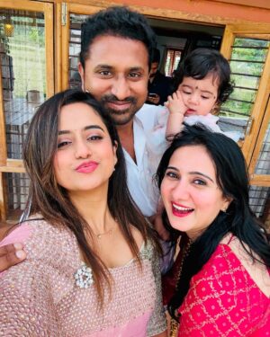 Chaitra Vasudevan Instagram - Came to meet cute Tridevi in Coorg 😍