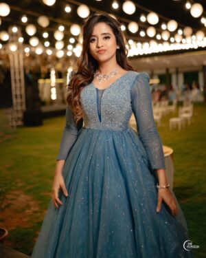 Chaitra Vasudevan Instagram - Feeling beautiful before hitting the stage
.
.
Makeup @akshathaprasadmakeupartist 
Outfit @chandangowda_official 
Beautiful photos @onehorizonproductions