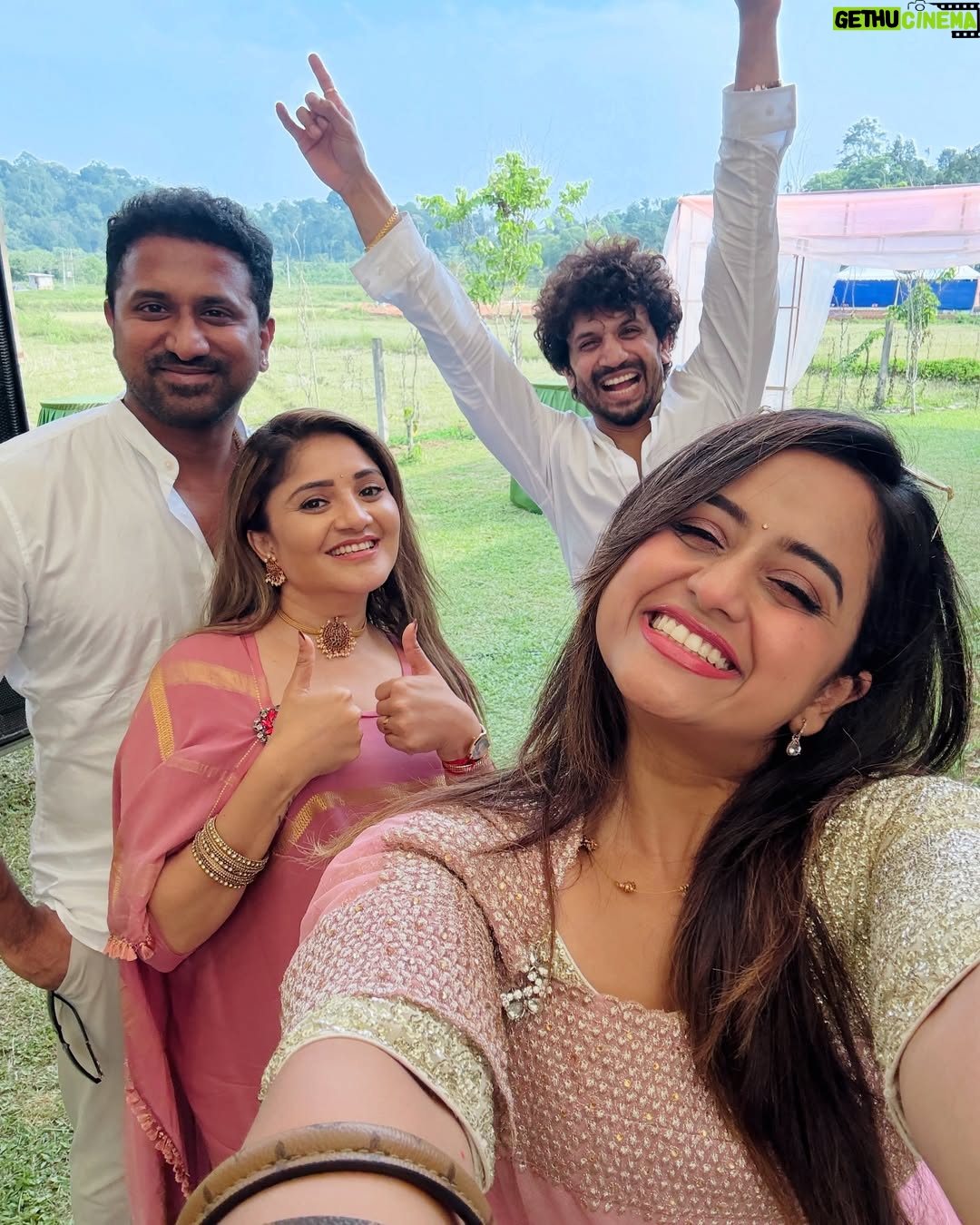Chaitra Vasudevan - 60.6K Likes - Came to meet cute Tridevi in Coorg 😍