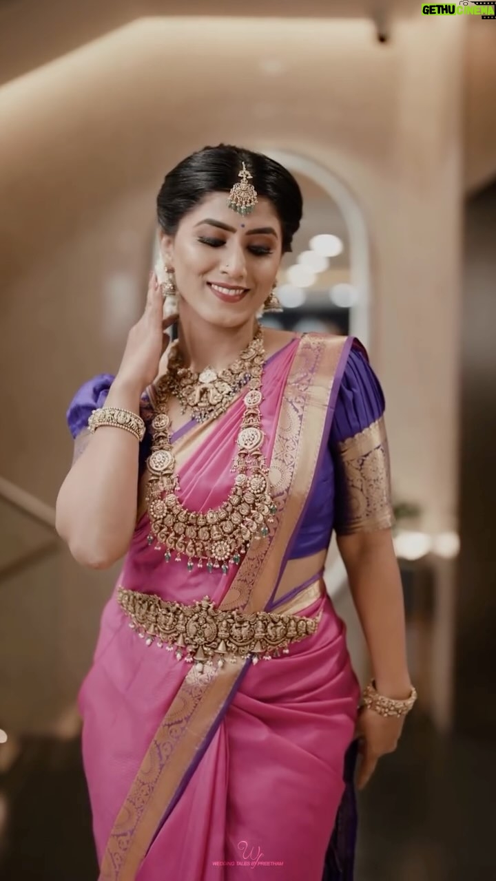 Chandana Gowda - 417 Likes - Embrace the beauty in you ❤️

For @malabargoldanddiamonds 
Captured @weddingtalesbypreetham 
Makeover @sowmyavenkat_artistry 

#malabargoldanddiamonds #bengaluru #jewellery