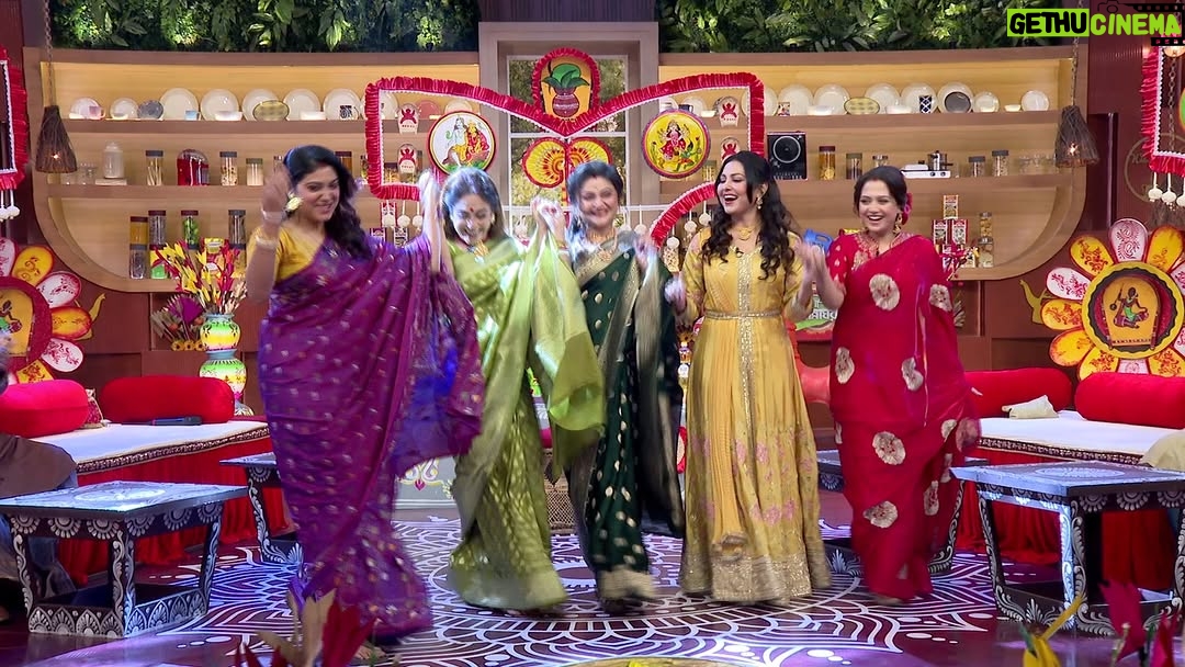 Chandrayee Ghosh - 1K Likes - নতুন বছরে বৈশাখী রান্নাঘরে খাওয়া দাওয়া হবে জমিয়ে। রান্না হবে মাছের কাসুন্দি ভর্তা, মাংসের নাগা ভর্তা ও পটল চিংড়ি বাটা!
দেখুন জি বাংলার "বৈশাখী রান্নাঘর", আগামী 4th May, রবিবার @ 4:00pm, শুধুমাত্র #ZeeBangla-র পর্দায়।
#Rannaghar #BoishakhiRannaghar #ZBPromo