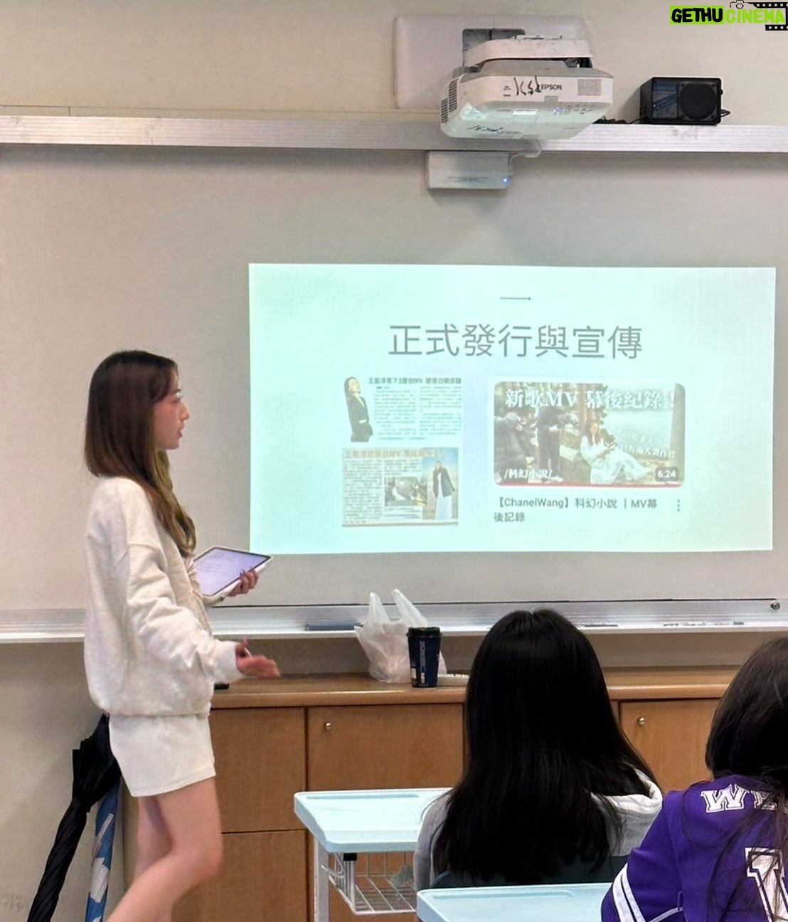 Chanel Wang - 3.8K Likes - 🚩KC CAREER DAY🚩
這是第二年在康橋當講師啦
今年跟大家分享了一首歌的誕生
每一首我們耳機裡的歌 都來之不易
都是每一位歌手的小寶寶
謝謝同學們來聽課來聽我說故事
今年依舊看起來是人很好的講師
所以大家都坐滿滿啦
報告完畢
希望明年再見😝