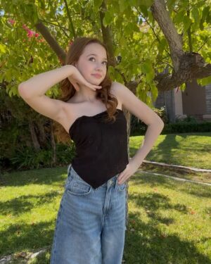 Charlie Townsend Instagram - happy friday 🫶🌞 // outfit from @cottonon 💕

tags 🏷️ #influncer #explore #outfit #ootd #summer #summervibes☀️ #teen #teeninfluencer #explorepage✨ #cute #outﬁtinspo #viral #xybca #cottonon