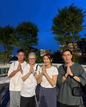 Chen Xiuhuan Instagram - Happy Vesak Day! 
昨天参加了三步一拜。
以一颗真诚的心，三步一拜，慢慢放下执念，让心归于平静。
只要坚持，没有过不去的难关。

愿大家卫塞节快乐，心中常存慈悲与平安！
#卫塞节快乐 
#三步一拜 
#threestepsonebow 
#VesakDay
#Buddha
#Peace
#Compassion
#BeKind
#chenxiuhuan
#陈秀环