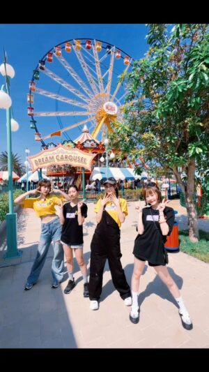 Chen Yu Instagram - 🎡 🇻🇳🍼 我們在玩很大～爹斯 💛🖤

-
😈 我發現 實在是太為難陳妤🐟了 ！
不過她跳的也太好了吧💙🤍

📱謝謝阿弟大師📹