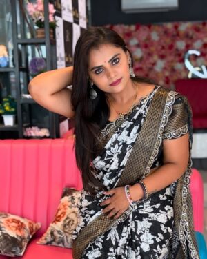 Cherika R Murthy Instagram - My love affair with sarees knows no bounds.