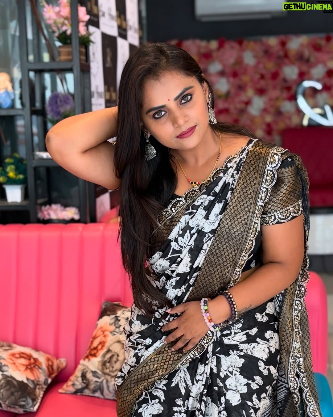 Cherika R Murthy - 10.9K Likes - My love affair with sarees knows no bounds.
