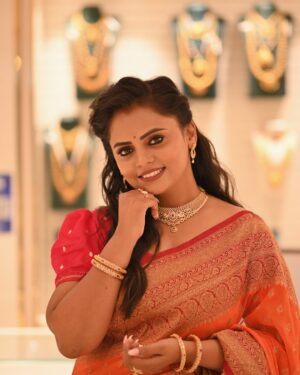 Cherika R Murthy Instagram - ಅಕ್ಷಯ ತೃತೀಯ E Akshaya tritiya Nimma Sampattu
Arogya Vriddisali Maneyali Kushi Tumbali
Akshaya Tritiyada Shubhashayagalu
Jewels by @sktm_mysuru

#cherika 

#kannadathi #kannada #actress #ashwini #kannadaactress #tamilactress #chelvi #lakshminivasa #zeekannada #revathi #gettimelam #zeetamil #ashwinirmurthy #instagram @cherikarmurthy 
@cherika_rmurthy 
#vijaynagarbangalore