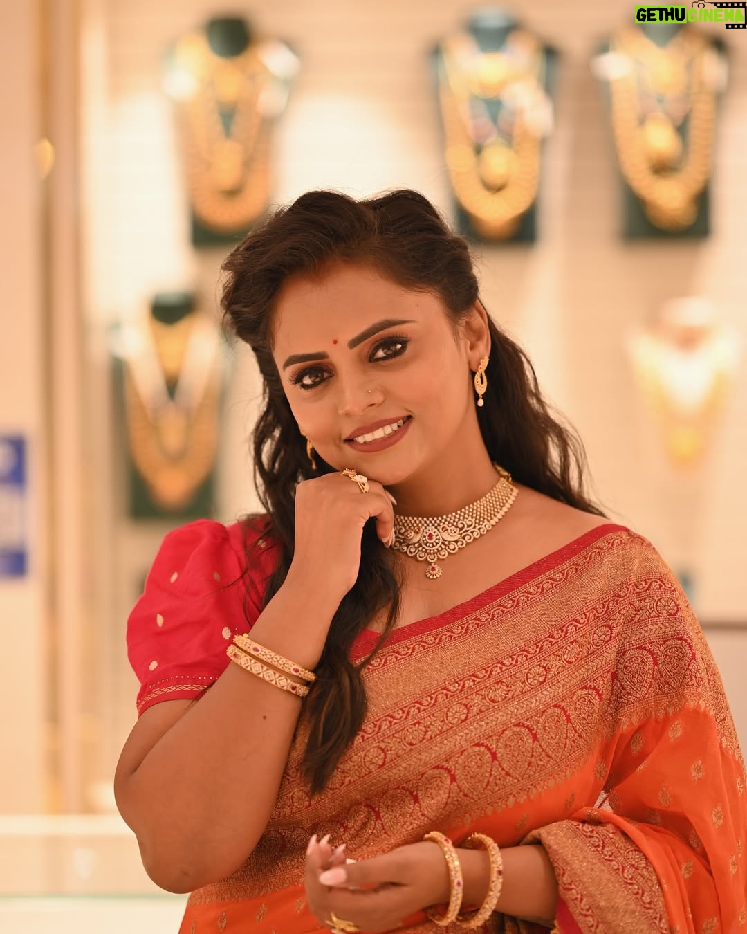Cherika R Murthy - 1.3K Likes - ಅಕ್ಷಯ ತೃತೀಯ E Akshaya tritiya Nimma Sampattu
Arogya Vriddisali Maneyali Kushi Tumbali
Akshaya Tritiyada Shubhashayagalu
Jewels by @sktm_mysuru
#cherika
#kannadathi #kannada #actress #ashwini #kannadaactress #tamilactress #chelvi #lakshminivasa #zeekannada #revathi #gettimelam #zeetamil #ashwinirmurthy #instagram @cherikarmurthy
@cherika_rmurthy
#vijaynagarbangalore