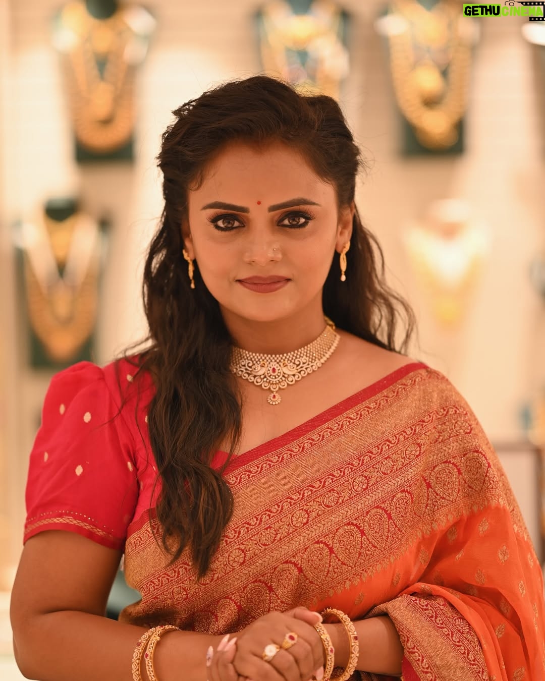 Cherika R Murthy - 1.3K Likes - ಅಕ್ಷಯ ತೃತೀಯ E Akshaya tritiya Nimma Sampattu
Arogya Vriddisali Maneyali Kushi Tumbali
Akshaya Tritiyada Shubhashayagalu
Jewels by @sktm_mysuru
#cherika
#kannadathi #kannada #actress #ashwini #kannadaactress #tamilactress #chelvi #lakshminivasa #zeekannada #revathi #gettimelam #zeetamil #ashwinirmurthy #instagram @cherikarmurthy
@cherika_rmurthy
#vijaynagarbangalore