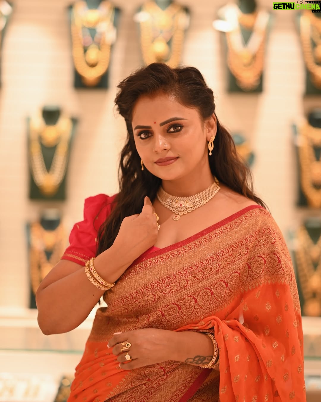Cherika R Murthy - 1.3K Likes - ಅಕ್ಷಯ ತೃತೀಯ E Akshaya tritiya Nimma Sampattu
Arogya Vriddisali Maneyali Kushi Tumbali
Akshaya Tritiyada Shubhashayagalu
Jewels by @sktm_mysuru
#cherika
#kannadathi #kannada #actress #ashwini #kannadaactress #tamilactress #chelvi #lakshminivasa #zeekannada #revathi #gettimelam #zeetamil #ashwinirmurthy #instagram @cherikarmurthy
@cherika_rmurthy
#vijaynagarbangalore