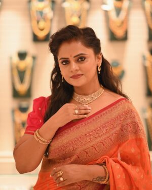 Cherika R Murthy Instagram - ಅಕ್ಷಯ ತೃತೀಯ E Akshaya tritiya Nimma Sampattu
Arogya Vriddisali Maneyali Kushi Tumbali
Akshaya Tritiyada Shubhashayagalu
Jewels by @sktm_mysuru

#cherika 

#kannadathi #kannada #actress #ashwini #kannadaactress #tamilactress #chelvi #lakshminivasa #zeekannada #revathi #gettimelam #zeetamil #ashwinirmurthy #instagram @cherikarmurthy 
@cherika_rmurthy 
#vijaynagarbangalore