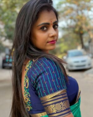 Cherika R Murthy Instagram - In a world full of trends, I choose to remain classic in my saree. 

Saree by ನನ್ನಮ್ಮ
Click by @rajani_r_murthy