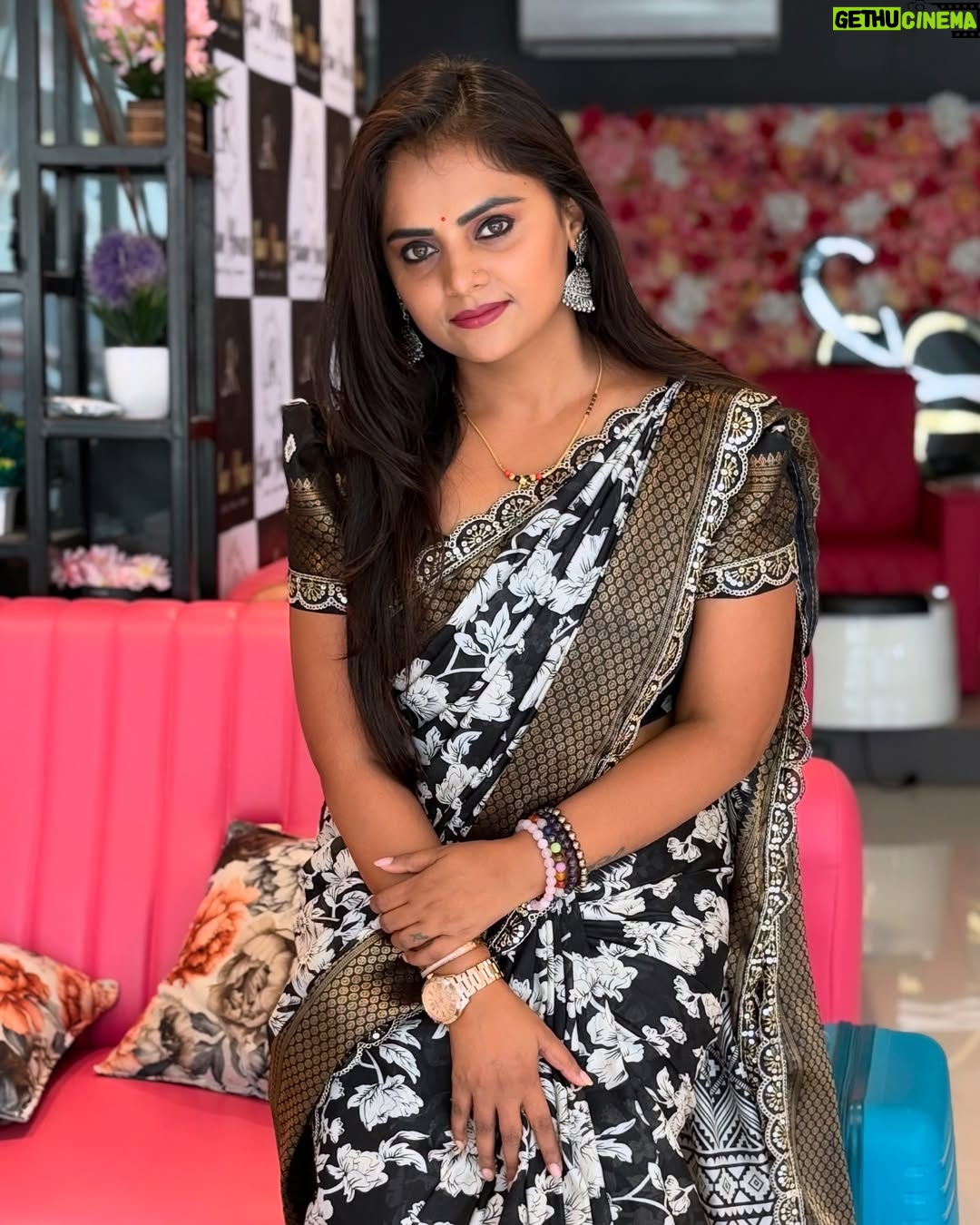 Cherika R Murthy - 10.9K Likes - My love affair with sarees knows no bounds.