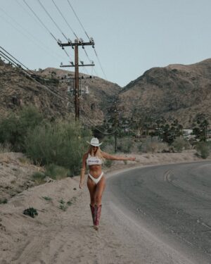 Cheryl Maitland Instagram - OMW to @stagecoach 

📸 @photos_byrhi