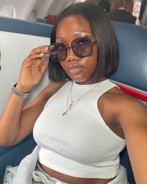 Chinenye Nnebe Instagram - Selfie Game Strong 💪🏽 

Took a flight to go see my Angel @adaezeaurora ✈️❤️

@skn.analyticsmed has my skin looking great 🥰❤️