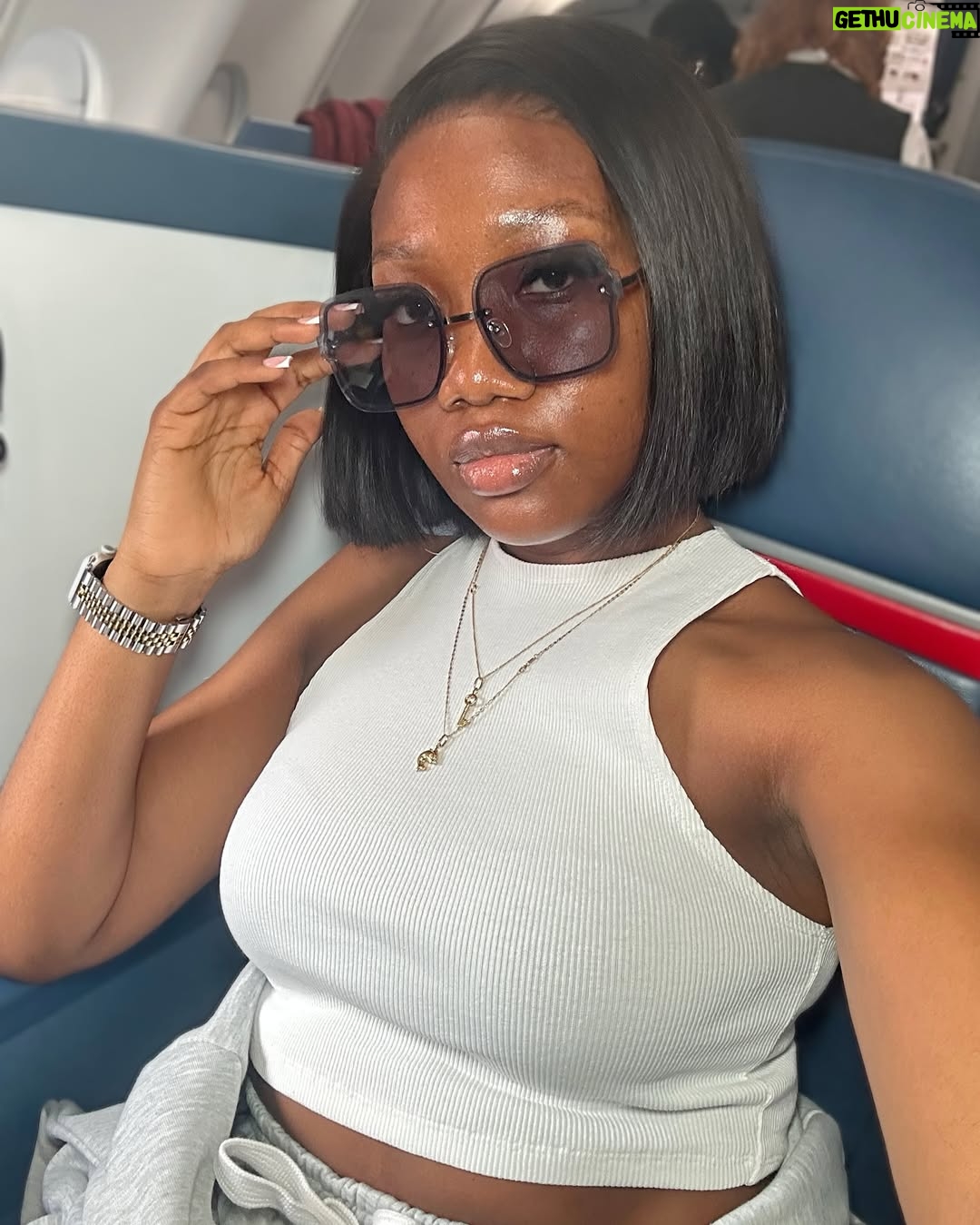 Chinenye Nnebe - 132.4K Likes - Selfie Game Strong 💪🏽
Took a flight to go see my Angel @adaezeaurora ✈️❤️
@skn.analyticsmed has my skin looking great 🥰❤️