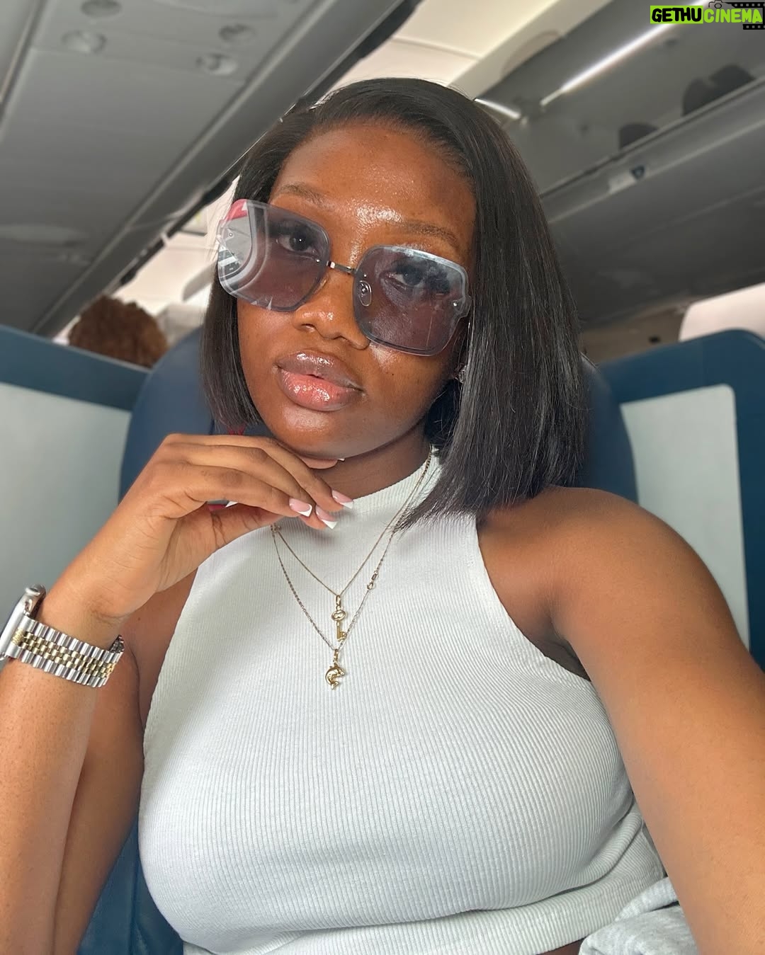 Chinenye Nnebe - 132.4K Likes - Selfie Game Strong 💪🏽
Took a flight to go see my Angel @adaezeaurora ✈️❤️
@skn.analyticsmed has my skin looking great 🥰❤️