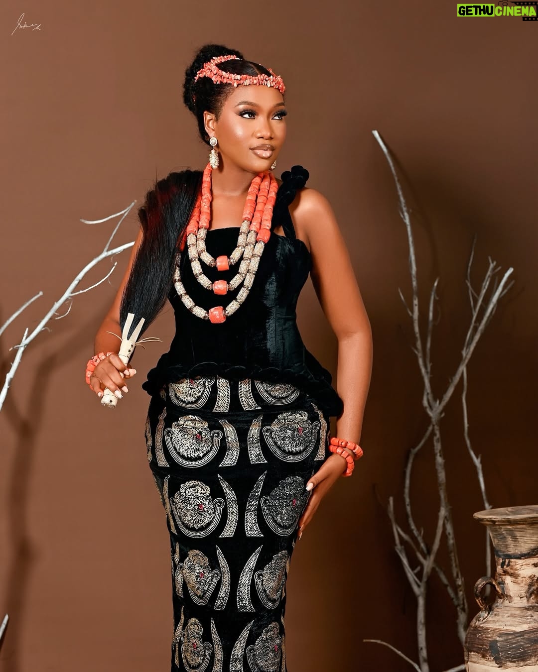 Chinenye Nnebe - 217.1K Likes - A.D.A.I.G.B.O 👑
My look for AFRIFF 2024 @afriff Closing Night
Thank you AFRIFF for selecting our film “Out Of Breath” as the official closing film for 2024
Thank you to everyone who came to support us 🙏🏽
Styling: @official_timitom
Makeup: @annablissglams_
Photography: @shotbysukre
Location: @24hrs_contenthub
Outfit: @Timitomofficial
Hairstylist: @ids_touch