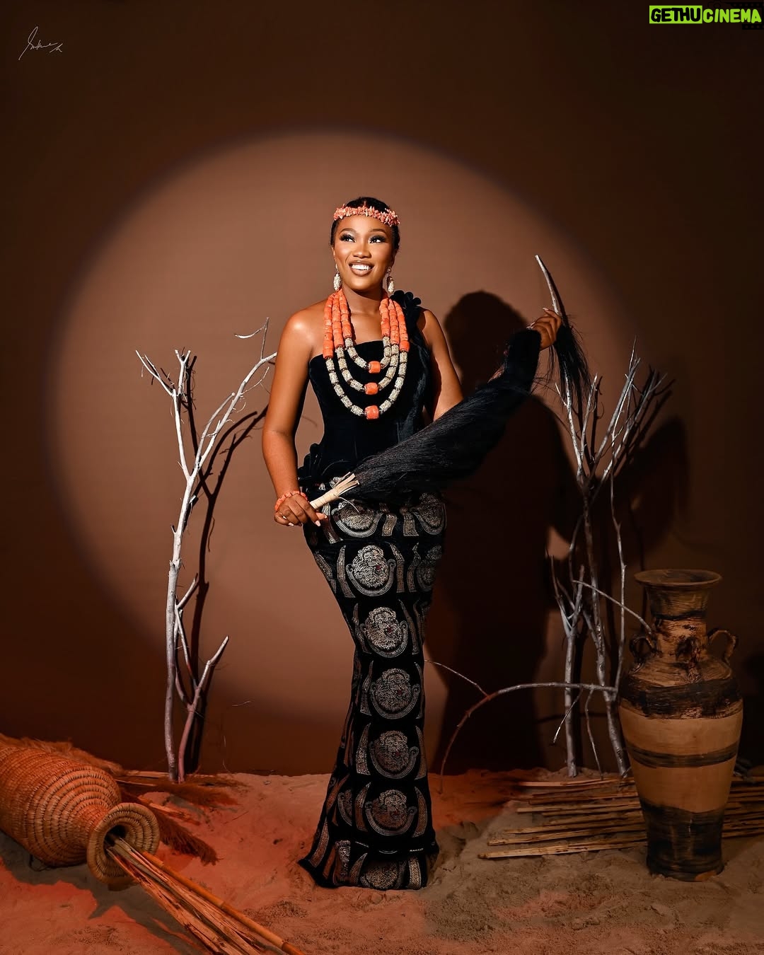 Chinenye Nnebe - 217.1K Likes - A.D.A.I.G.B.O 👑
My look for AFRIFF 2024 @afriff Closing Night
Thank you AFRIFF for selecting our film “Out Of Breath” as the official closing film for 2024
Thank you to everyone who came to support us 🙏🏽
Styling: @official_timitom
Makeup: @annablissglams_
Photography: @shotbysukre
Location: @24hrs_contenthub
Outfit: @Timitomofficial
Hairstylist: @ids_touch
